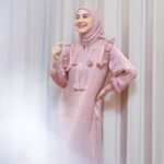 Irish Bella Instagram - Love these new comer in my wardrobe @arinnahijab_official 🫶🏻 Aku pakai satu set dress koleksi terbarunya @arinnahijab_official suka banget motifnya unik dan dress nya nyaman banget ✨