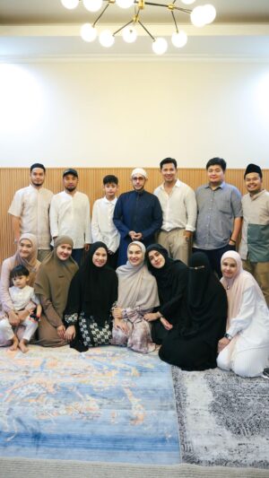 Irish Bella Instagram - Alhamdulillah, bisa menambah ilmu fiqih bersama keluarga dan teman-teman di kajian Hibell ✨ Semoga kita terus istiqomah dalam mencari ilmu 🩵

Terima kasih juga untuk semua vendor yang sudah ikut mendukung kajian ini ; 

Minuman kekinian by @hooladrinks 
Pelopor durian daun pisang by @jongkonglicious 
Bakwan malang by @bakwanmalang99 
Catering by @vittoriacatering.official 
Arranger by @amra_organizer 
Tenda by @tendaawim 
Dessert by @bukopandanbuna 
Kue tampah & gorengan tampah by @sarasa.id 
Air Minerale @le_mineraleid 
Jamu @jamukinyiskinyis