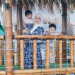 Irish Bella Instagram - Abang Air dan adek Amala paling happy kalo udah main di playground 🥰 Gemes banget liat mereka asik main dan gak takut kotor 🩵 Dan lucunya lagi, Abang Air udah bisa pilih outfit apa yang dia mau pake. Dan hari ini abang pilih outfit super lucu dan nyaman yang dibeli di @thekeranjangbali Adek Amala juga pake biar makin gemes 🫶🏻 Dengan bahan baju yang nyaman dan tidak menimbulkan rasa gatal abang Air dan adek Amala jadi nyaman sekali bermail. Ditambah desainnya yang lucu ✨