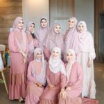 Irish Bella Instagram - Masya Allah Tabarakallah ✨ Sungguh 2 hari yang sangat berkesan, penuh dengan canda tawa dan air mata. Jazakillah khairan bunda @aniqqalfaqiroh atas ilmunya. Dan teruntuk team panitia sayang2 akuhh, semoga kita solid terus & bisa selalu menebar kebaikan, 🫡 jg untuk ibu komandan @dhiniaminarti 🥰🤗 Thank you untuk @shuttshoot_photobooth yang sudah support photoboothnya ❤️