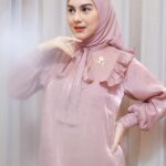 Irish Bella Instagram - Love these new comer in my wardrobe @arinnahijab_official 🫶🏻 Aku pakai satu set dress koleksi terbarunya @arinnahijab_official suka banget motifnya unik dan dress nya nyaman banget ✨
