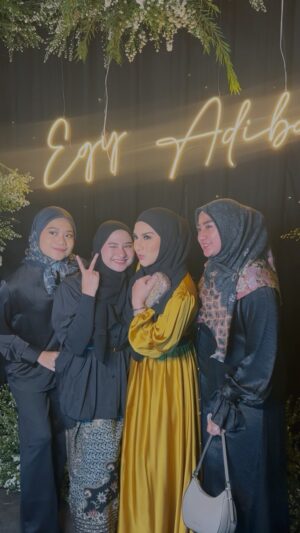 Irish Bella Instagram - Congrats to my dearest @adiba.knza & @egymaulanavikri , wish you all the happiness in the world. Sakinah mawaddah warahmah ❤️

Teruntuk kakakku @_ummi_pipik_ selamat, dan aku yakin Almarhum pasti ikut berbahagia jg 🥰❤️ 

#masyaallahtabarakallah