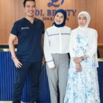 Irish Bella Instagram - Jujur selalu happy kalo lagi treatment 😍 maklum yaa namanya juga cewe!! Dan ini klinik favorit aku @dlslimskincare rahasia dibalik kulit wajahku yang cerah dan sehat. Cuman 2 jutaan aja bisa dapetin treament 2 treatment premium + FREE SHEETMASK, hasil glowing, cuman 2 jutaan? Langsung ke DL Beauty karena mereka ada *GLOW BRIGHT SKIN* gabungan dari Pico & Messo Punch DNA Salmon! tambah lagi disc up to 28%!! Rekomendasi banget buat kalian yang mau treatment hasil glowing tapi harga gak bikin kantong nangis ❤️