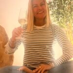 Isabel Angelino Instagram - Um brinde à vida ! 🥂 Um agradecimento ao universo 🙏