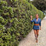 Isabel Angelino Instagram - Bom dia ! 💚💙 . . . . Cinto @bloogirls Estoril, Portugal