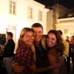Isabel Angelino Instagram - O abraço , o carinho , o amor e a admiração entre três amigos . Na televisão também se fazem amigos para a vida ❤️❤️. Recordação do grande BDay do nosso @joaobaiaobaiao The One Palácio da Anunciada
