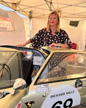 Isabel Angelino Instagram - Sexta feira chegou a alta velocidade com a 6 edição do Estoril Classics . Quem sabe a história deste emblemático Ford GT 40? @estorilclassics