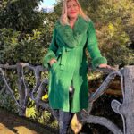 Isabel Angelino Instagram - Bom domingo a todos e até já no @aquiportugal.oficial Hoje estamos em Penafiel ! 💚 casaco @boho.chic.trendy_ brincos @ogatofrederico_store Sameiro (Penafiel)