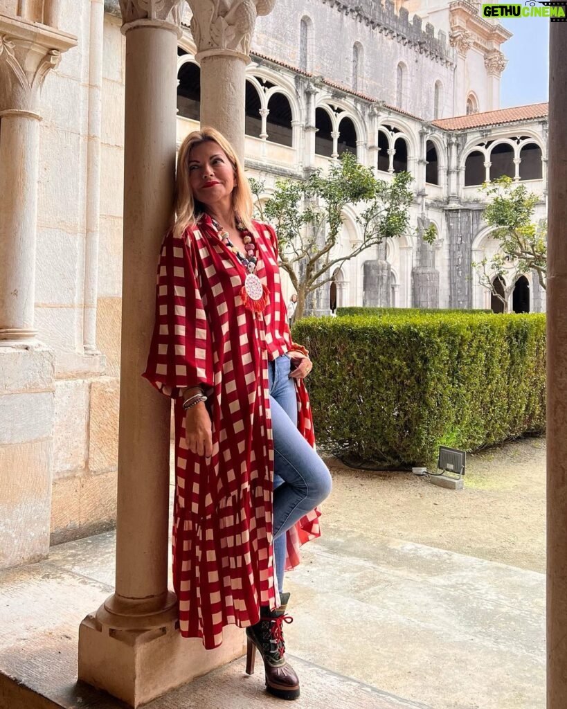 Isabel Angelino Instagram - Friday happy day ❤️ Mosteiro de Alcobaça