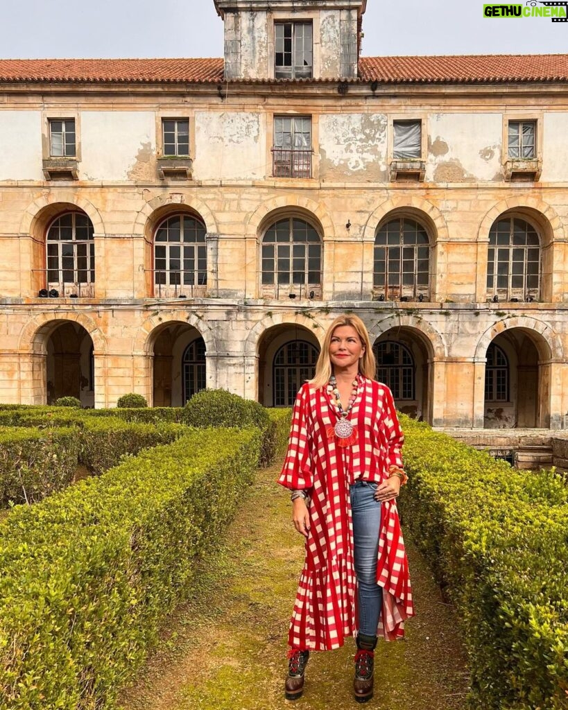 Isabel Angelino Instagram - Friday happy day ❤️ Mosteiro de Alcobaça