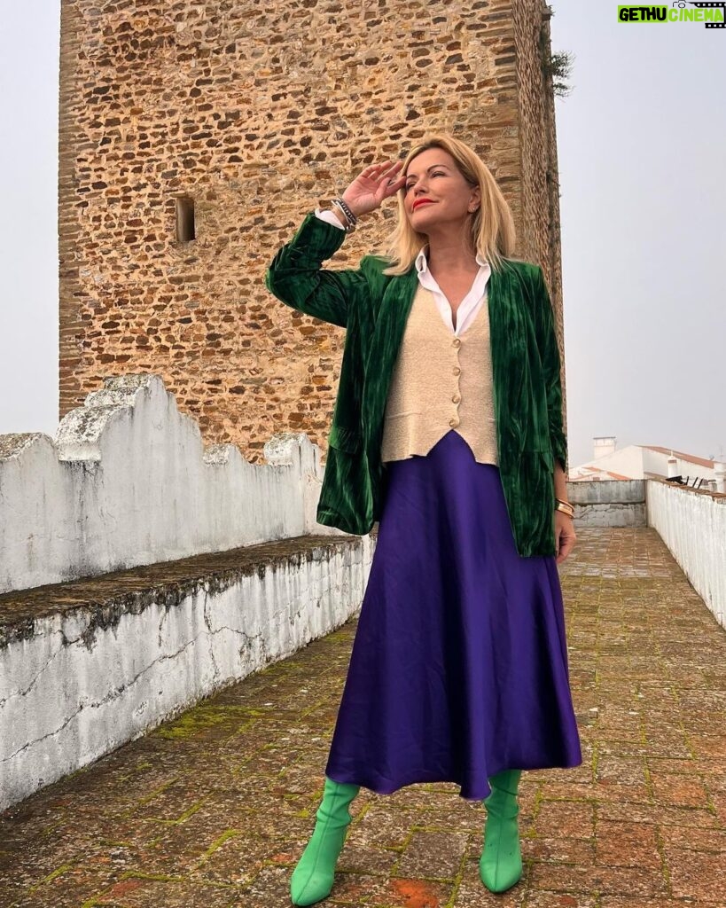 Isabel Angelino Instagram - Manhã com algum nevoeiro mas sempre com alegria em Avis 💚💜 Avis Alentejo