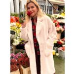 Isabel Angelino Instagram - Red flowers … ❤️ casaco @boho.chic.trendy_ Mercado da Vila - Cascais