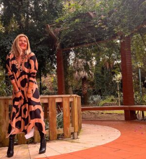 Isabel Angelino Instagram - Bom dia alegria ! Vamos la começar semana com muita energia . 💪 vestido @tropicalbrasiloficial