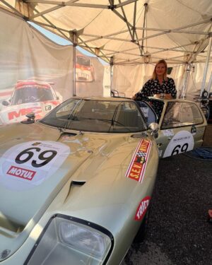 Isabel Angelino Instagram - Sexta feira chegou a alta velocidade com a 6 edição do Estoril Classics . Quem sabe a história deste emblemático Ford GT 40? @estorilclassics