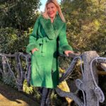 Isabel Angelino Instagram - Bom domingo a todos e até já no @aquiportugal.oficial Hoje estamos em Penafiel ! 💚 casaco @boho.chic.trendy_ brincos @ogatofrederico_store Sameiro (Penafiel)