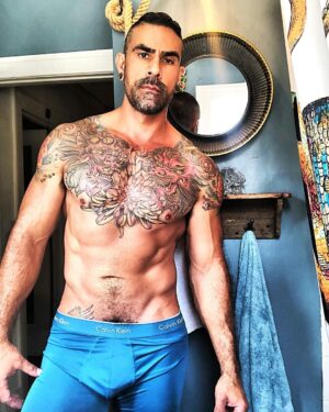 Israel Zamora Instagram - Good morning! Hope your week is off to a good start!
#morning #morningselfie #bathroomselfie #scruffygay #gaydaddy #gaymuscle #muscle #tattoo #beautifulmen #losangeles