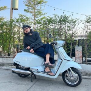 Itkron Pungkiatrussamee Instagram - LambrettaX300 อย่างเจ๋ง ขี่กินลมอย่างชิว ขี่ไปร้านผมเองก็ยังได้ #LambrettaThailand #Lambretta #X300 #LambrettaX300 #HeritagezoFuture #ITZMYLAM #แลมไปด้วยกัน