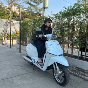 Itkron Pungkiatrussamee Instagram - LambrettaX300 อย่างเจ๋ง ขี่กินลมอย่างชิว ขี่ไปร้านผมเองก็ยังได้ #LambrettaThailand #Lambretta #X300 #LambrettaX300 #HeritagezoFuture #ITZMYLAM #แลมไปด้วยกัน