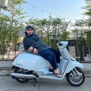 Itkron Pungkiatrussamee Instagram - LambrettaX300 อย่างเจ๋ง ขี่กินลมอย่างชิว ขี่ไปร้านผมเองก็ยังได้ #LambrettaThailand #Lambretta #X300 #LambrettaX300 #HeritagezoFuture #ITZMYLAM #แลมไปด้วยกัน