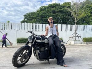 Itkron Pungkiatrussamee Instagram - ขาย T100 ไมล์ 4000 จอดนานไม่ได้ขี่ แต่งจบโดย K-speed รถทำมาเพื่อถ่ายซี่รีย์ สนใจติดต่อฉัน คุยราคากัน ขายถูก ร้อนๆ มีทะเบียน 🔥🔥🔥
