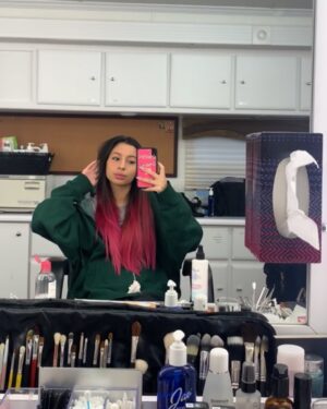 Izabella Alvarez Instagram - p i n k #therepublicofsarah