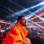J Balvin Instagram - Y a petición publica les dejo más imágenes del cono naranja 😂 porque también los conos tenemos derecho a divertirnos 😂🧡🧡 @f1 @f1lasvegas #BigCone GRACIAS @gvasalia @vetements_official 16XL