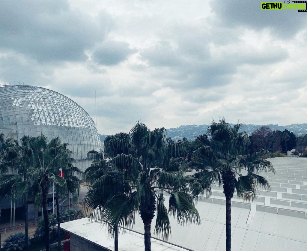 Jade Ramsey Instagram - it rained… i went to a museum… i ate Indian food.. pretty 🇬🇧 sorta day… 🌧🪞🖤 LACMA Los Angeles County Museum of Art