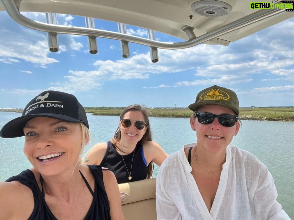 Jaime Pressly Instagram - Best boat day ever out on the water with my girls! #homesweethome #girlsday #saltwater #sun #happyplace #peace