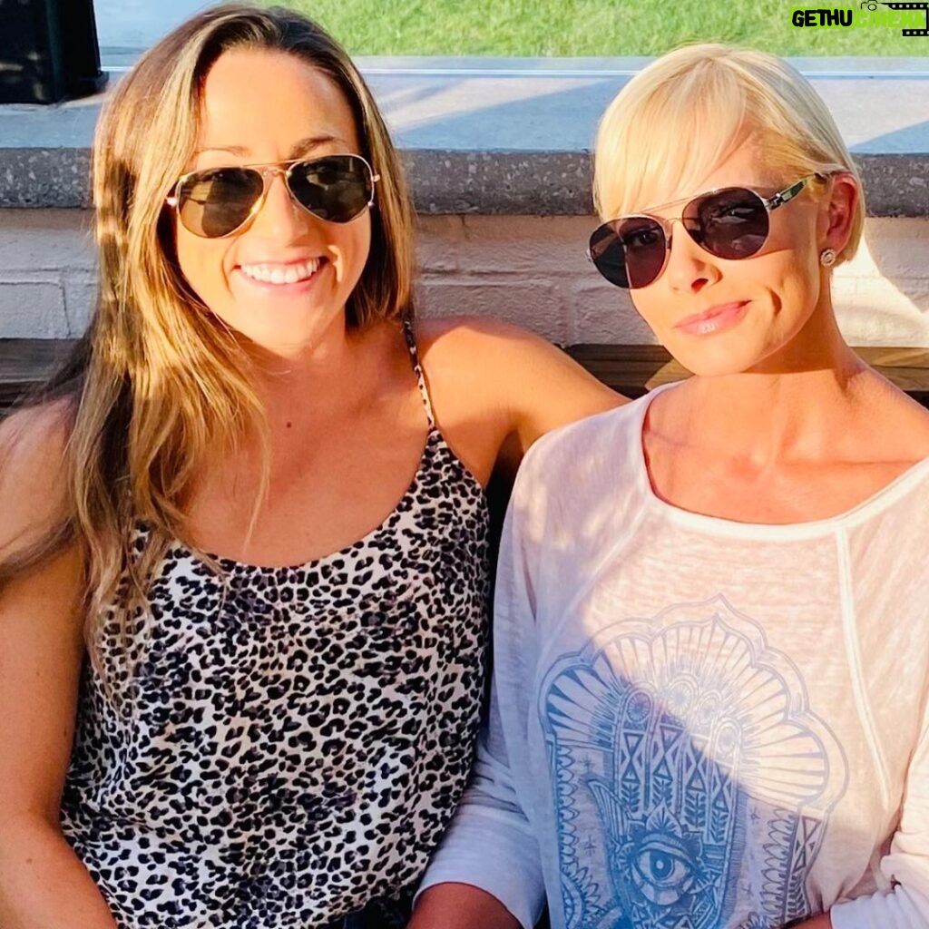 Jaime Pressly Instagram - Happy Birthday to my lil sis Jess! I could not be more proud of you and the badass woman you’re becoming! You make me so proud I can’t stand it lil lady!! I love you to the moon and back from the bottom of my heart always. #happybirthday #strong #badass #sister #phenomenalwoman #proud #bigsister