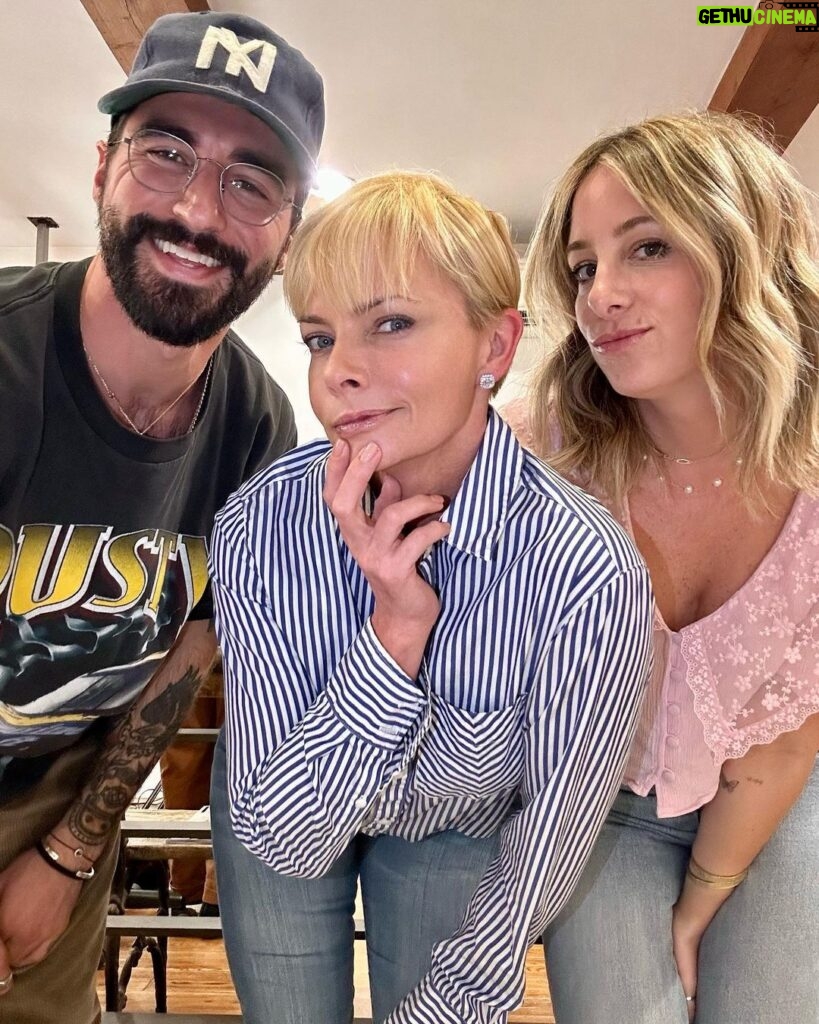 Jaime Pressly Instagram - So this just happened! The longer the strike the shorter my hair. Love my new do!! Cut by @skevozembillas Color by @ccohen #cutitoff #newdo #hairstyle #fun #loveit #transformation #change #release #happy