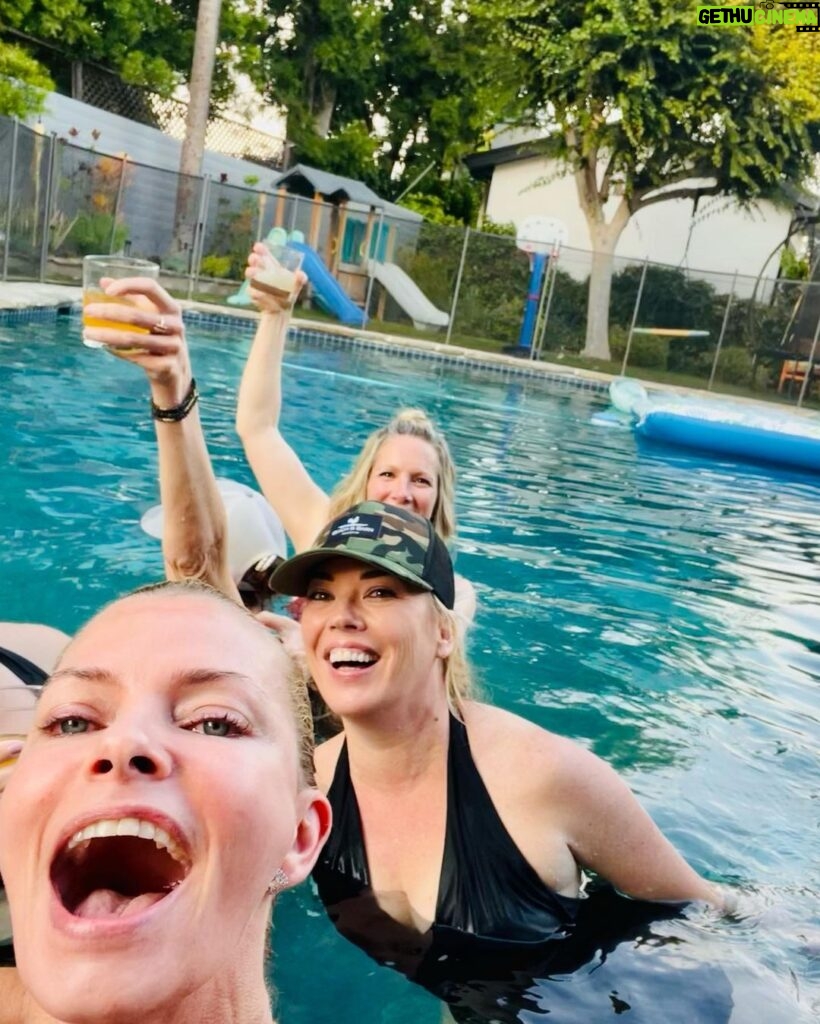 Jaime Pressly Instagram - Everything is better when your BF’s come over. Sometimes you just have to embrace the moment and let it all go. I am so fortunate to have the same friends I grew up with. I love you ladies like the day is long. Best weekend ever! #bff #phenomenalwoman #highschool #besties #goodforthesoul