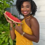 Jalylane Maës Instagram - Quel est votre fruit préféré ? Ananas, mangue ou pastèque ? Consommons local !!! #ananas #fruit #mangue #guadeloupe #pasteque #fruictivore #local #✨ Sainte-Anne, Guadeloupe