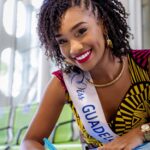 Jalylane Maës Instagram - Une très belle séance de dédicace privée qui a lieu à l’aéroport pôle Caraïbes avec notre partenaire transport @aircaraibes ✈️ Un grand merci aux personnels pour cet accueil chaleureux. J’ai passé un merveilleux moment à vos côtés 🥹. On se retrouve bientôt sur les lignes d’air Caraïbes 😉 @missguadeloupe @organisation.revellle💕 Vous avez déjà voyagé avec Air Caraïbes ? 👗: @les_createurs_antilles @glamethnik @aydenland BO et collier : @oretsens 📸: @danette_dn #seance #dedidace #aeroport #voyage #personnel #naviguant #avion #miss #guadeloupe #comite #partenaire #aircaraibes #transport #caraibes Aéroport Guadeloupe - Pôle Caraïbes