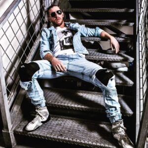 James Cipperly Instagram - Tired.
.
.
.
#baybee #stairs #angles #tuesday #denim #cool