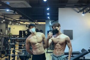 Jang Eui-soo Instagram - 역시 운동은 같이하니 즐겁네요!! #파인짐 #황인직