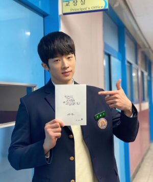 Jang Eui-soo Instagram - 김병수 감독님의 <당신의 운명을 쓰고 있습니다>
티빙에서 독점 공개되었습니다! 많은 관심 부탁해요👍