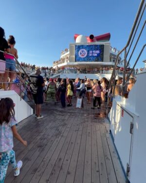 Janice Faison Instagram - They were jamming on this cruise.