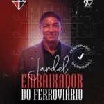 Jardel Instagram - TEMOS EMBAIXADOR 🇾🇪 Mário Jardel, maior jogador cearense da história, cria das categorias de base do Ferrão e declaradamente apaixonado torcedor coral, é o novo Embaixador do Ferroviário Atlético Clube. Em cerimônia realizada na noite de ontem, Jardel foi oficialmente empossado nesta nova função, agora fora das quatro linhas, e representará o Ferroviário perante instituições, potenciais patrocinadores e investidores, dentro e fora do país, buscando parcerias de peso, como também no descobrimento de novos valores e futuros craques. Uma abrangência longa de ações que engrandecerá cria e criador, mais uma vez juntos, agora em uma nova fase. Jardel foi um dos grandes artilheiros do planeta na sua geração, com convocações e gol pela Seleção Brasileira, e único brasileiro a conquistar duas vezes a Chuteira de Ouro da Europa. Lançado no time profissional do Ferroviário em 25/08/1990, quando ainda não havia completado 17 anos de idade, Jardel entrou no segundo tempo de uma vitória fácil de 4×0 em cima do Guarani de Juazeiro. No ano seguinte foi negociado com o Vasco/RJ e ganhou o mundo de forma espetacular depois de brilhar no Grêmio/RS, virando ídolo das torcidas do Porto/POR, Sporting/POR e Galatasaray/TUR. Quase 20 anos depois de seu primeiro jogo com a camisa coral, Jardel voltou ao Ferroviário gerando muita empolgação. Apresentado ao vivo na TV, em 1°/02/2009, desceu triunfalmente de helicóptero, três dias depois, no Elzir Cabral, como uma das maiores contratações da história do futebol cearense. Na reestreia, Jardel entrou aos 28 minutos do segundo tempo e, aos 37, após cruzamento da direita, a bola chegou no peito do centroavante, que tirou a marcação do zagueiro e, com uma facilidade impressionante, deu um tapa na bola, por cobertura, matando o goleiro adversário. Golaço de Jardel e vitória coral por 2×1 sobre o Quixadá, em 11/03/2009. Em nenhum momento, nem no auge da carreira, Jardel deixou de lembrar do Ferroviário, seu clube do coração, contribuindo e enaltecendo-o, mesmo de longe. Hoje, assume como Embaixador do Ferroviário com um mundo de possibilidades pela frente!! Vamos juntos, @mariojardelofficial 🤍 #RaizÉSerFerroviário #Ferrão90Anos