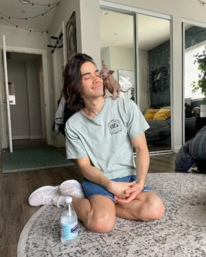 Jared Goldstein Instagram - i met someone