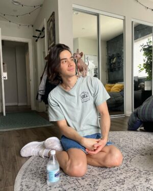 Jared Goldstein Instagram - i met someone