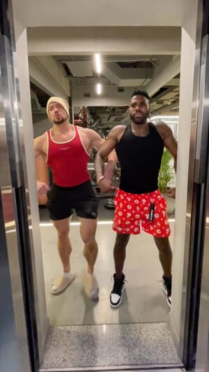 Jason Derulo Instagram - After that shoulder pump @joesthetics
