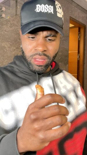 Jason Derulo Instagram - What would this movie be called??💩💩 @jasonking #GladUCame