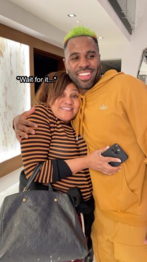 Jason Derulo Instagram - The song is called Glad U Came and the link is in my bio ❤️‍🔥 #GladUCame