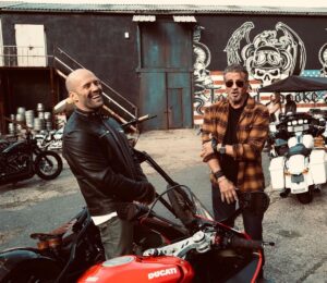 Jason Statham Instagram - With the big man himself..@officialslystallone 
#expendables4
#TheCreator
📸@danielsmithphotography