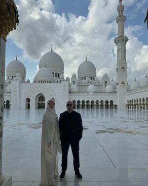 Jason Statham Instagram - Sheikh Zayed Grand Mosque #InAbuDahbi