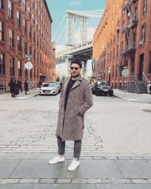 Jean-Baptiste Toussaint Instagram - Je suis le tout premier premier cinéphile à faire cette photo. Pour fêter cet événement je vous fait gagner un an d’abonnement à @mubifrance. Pour gagner ce concours et regarder pendant un an les plus grands films rien de plus simple :

1- être abonné à ce compte.
2- commenter en taguant une connaissance. 

Un ou une gagnante sera tiré.e au sort.

A côté de ça je suis heureux de m’associer à Mubi, une plateforme que j’adore et qui réunit les plus grands classiques. Chaque mois je vous ferai part de ma petite sélection de films en story. Bonne chance à tous pour le concours :)