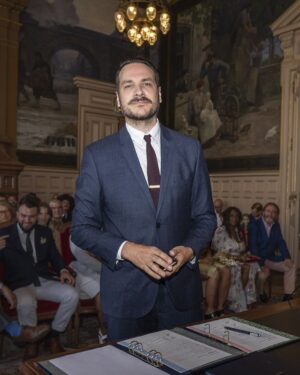 Jean-Baptiste Toussaint Instagram - C’est pourquoi je vous annonce, ce 10 Septembre, que j’ai décidé d’être candidat à la prochaine élection du maire de Paris ! 📸 @sachalaudat
