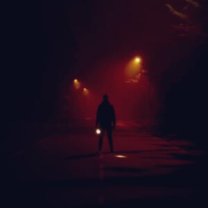 Jean-Baptiste Toussaint Instagram - Comment les meufs me voient quand je marche derrière elles pendant cinq minutes à 00h17 dans les couloirs du métro parce que moi aussi je dois changer à Concorde pour rattraper la ligne 1 et que du coup j’y peux rien si on doit prendre le même chemin. 📸 @guiguiguipop
