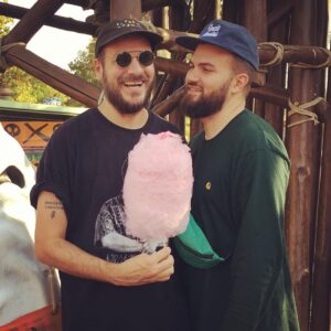 Jean-Baptiste Toussaint Instagram - Eux ? C’est le groupe « Barbes de papas ». Leur pop lumineuse a déjà séduit les critiques des inrocks. Ceci étant dit, plus personne n’entendra parler d’eux dans un mois.