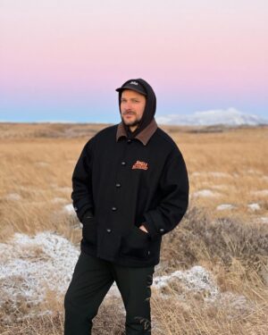 Jean-Baptiste Toussaint Instagram - J’ai toujours voulu aller en Islande et ce petit rêve s’est réalisé ces derniers jours. L’impression de se balader sur une planète faisant partie de l’univers Star Wars. Les paysages et les lumières sont extraordinaires.

Merci à @europeanfilmacademy pour l’invitation. C’était également l’occasion d’assister à cette sublime cérémonie qui est l’équivalent des oscars européens.